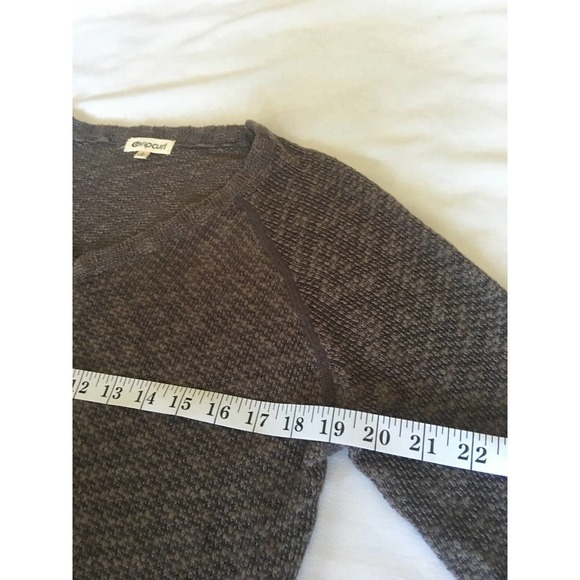 Ripcurl Lightweight Sweater Size Small Long Sleeve Semi Sheer Grays with Brown - Picture 9 of 11